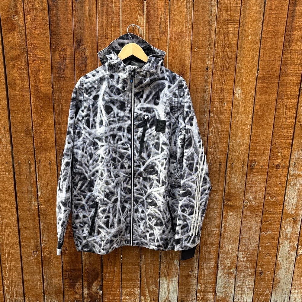ADIDAS - SNOWBOARD/SKI JACKET - SIZE: LARGE